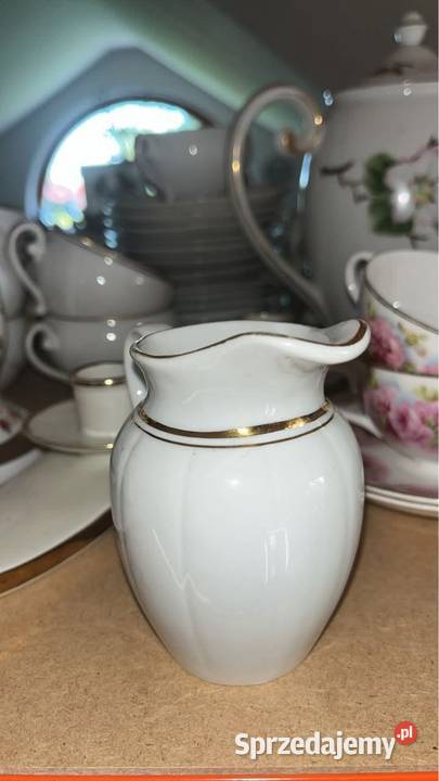 Mlecznik z białej porcelany BES Złocony na pomorskie