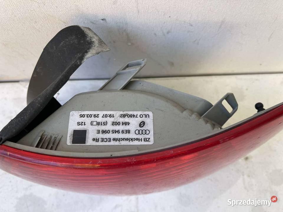 AUDI A4 B7 PRAWA LAMPA TYŁ wielkopolskie Ostroróg sprzedam