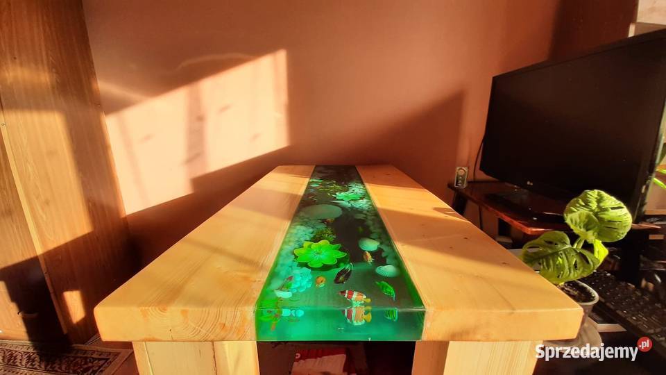 Stół z żywicy epoksydowej akwarium rybki