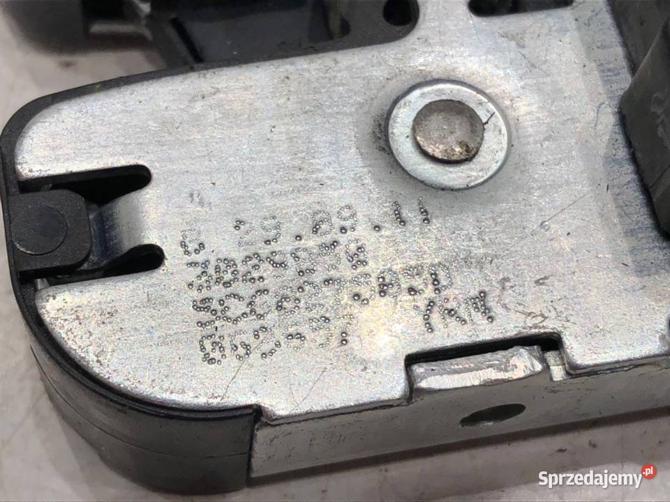 ZAMEK KLAPY TYŁ VW JETTA IV SedanLimuzyna