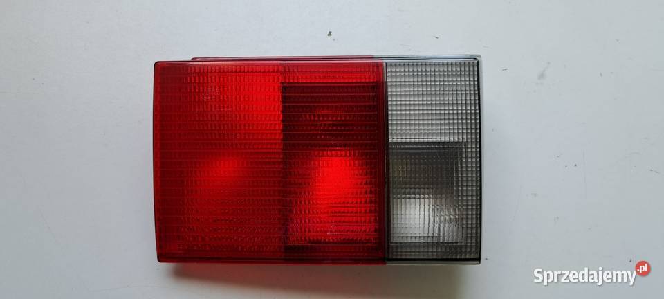 Lampa tylna wewnętrzna lewa 4A0945093 Audi 100 osobowe Luzino