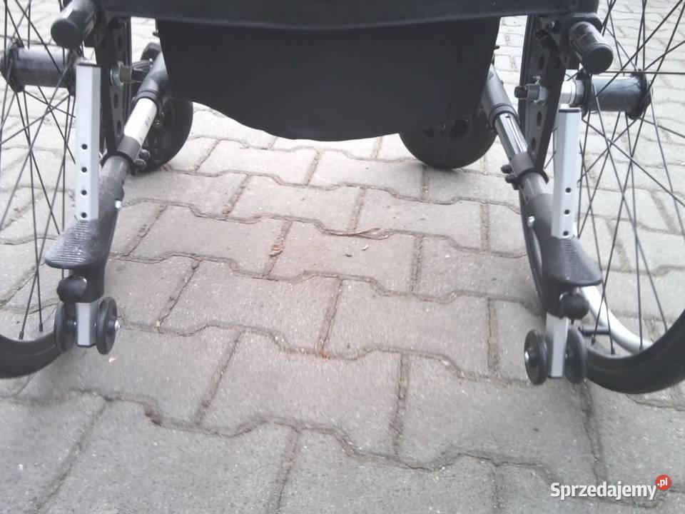 Sprzedam lekki wózek inwalidzi lecz niekompletny Sprzęt rehabilitacyjny i ortopedyczny Knurów