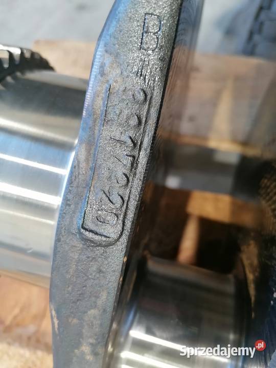 Wał korbowy Case 7110 7120 7130 7140 7150 7210