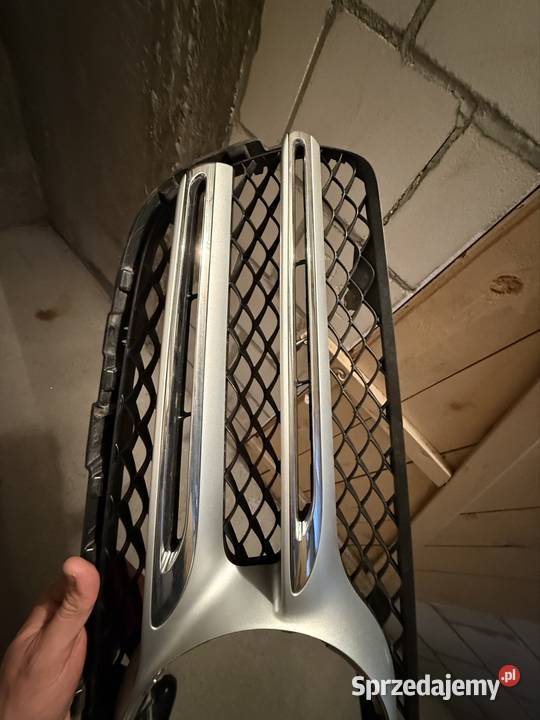 Grill atrapa kamera chłodnicy zderzaka Mercedes