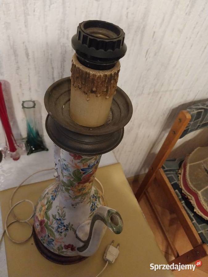 Unikalna w formie lampa elektryczna