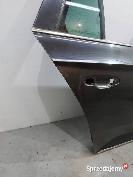 DRZWI PRAWE TYŁ KOMBI USZKODZONE Skoda Superb