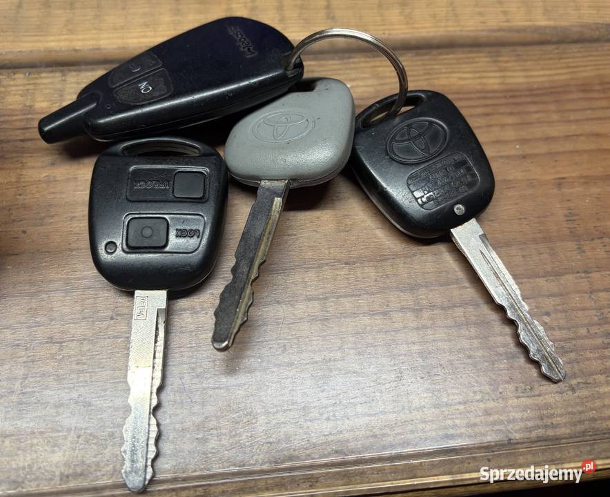 Toyota Corolla Wyposażenie Bez korozji nieuszkodzony mazowieckie Warszawa