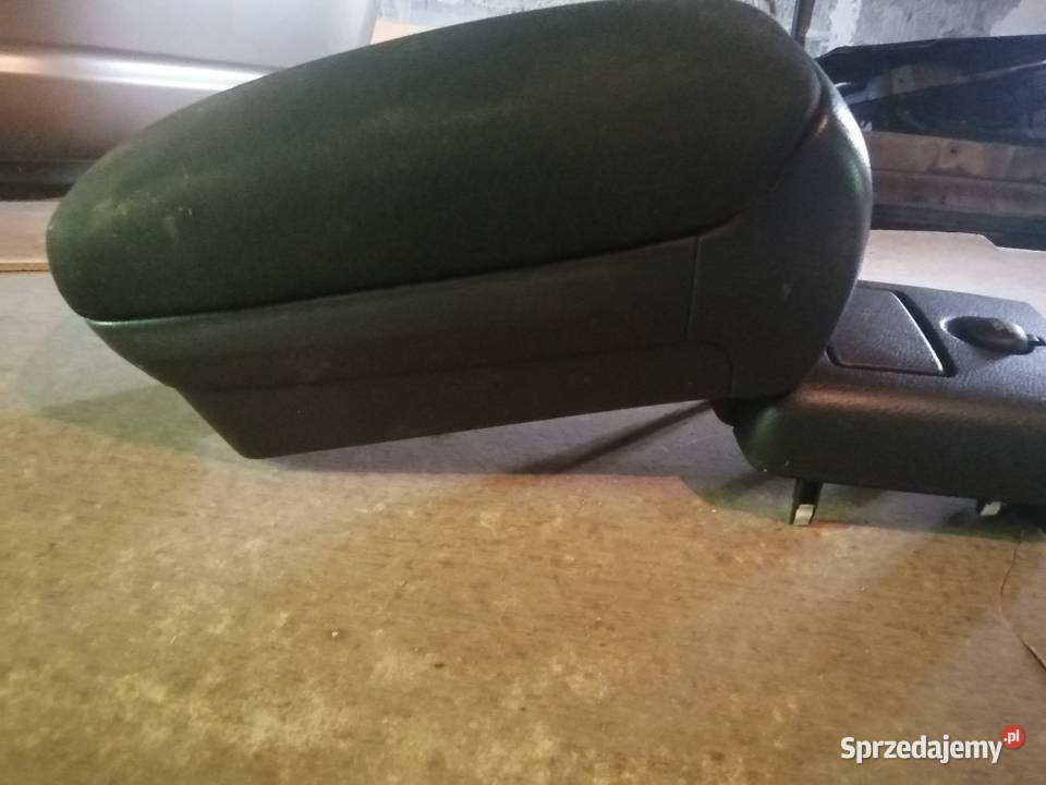 Podłokietnik Avensis t25 Szówsko sprzedam