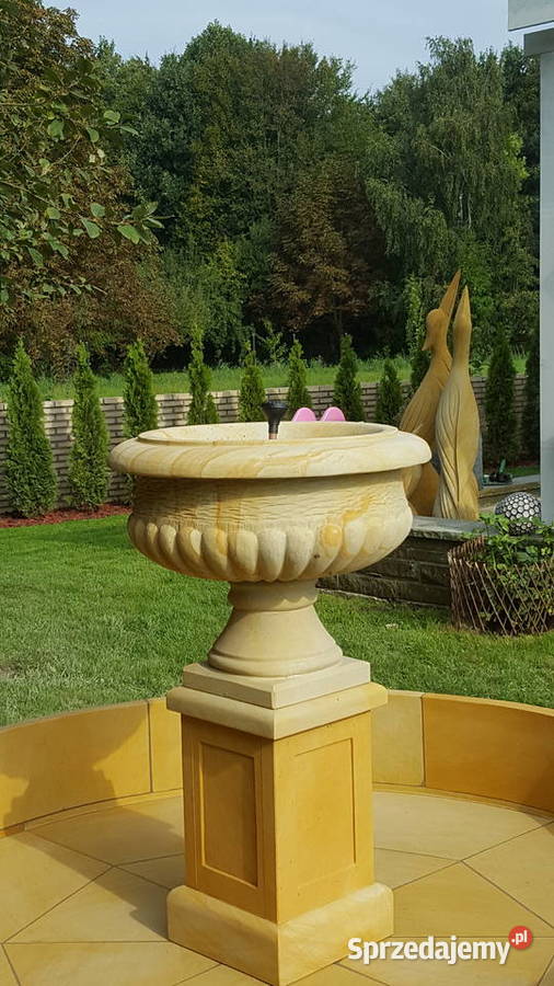 Stylowa fontanna ogrodowa razem z dnem Dom i Ogród