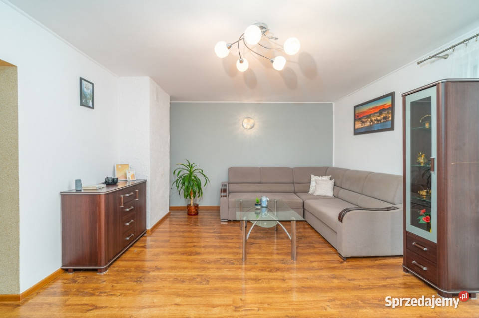 Dwa domy w jednego do zamieszkania jeziorem Przysucha