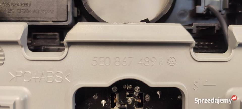 SKODA KAROQ LAMPKA KABINY WNĘTRZA 5E0867489B