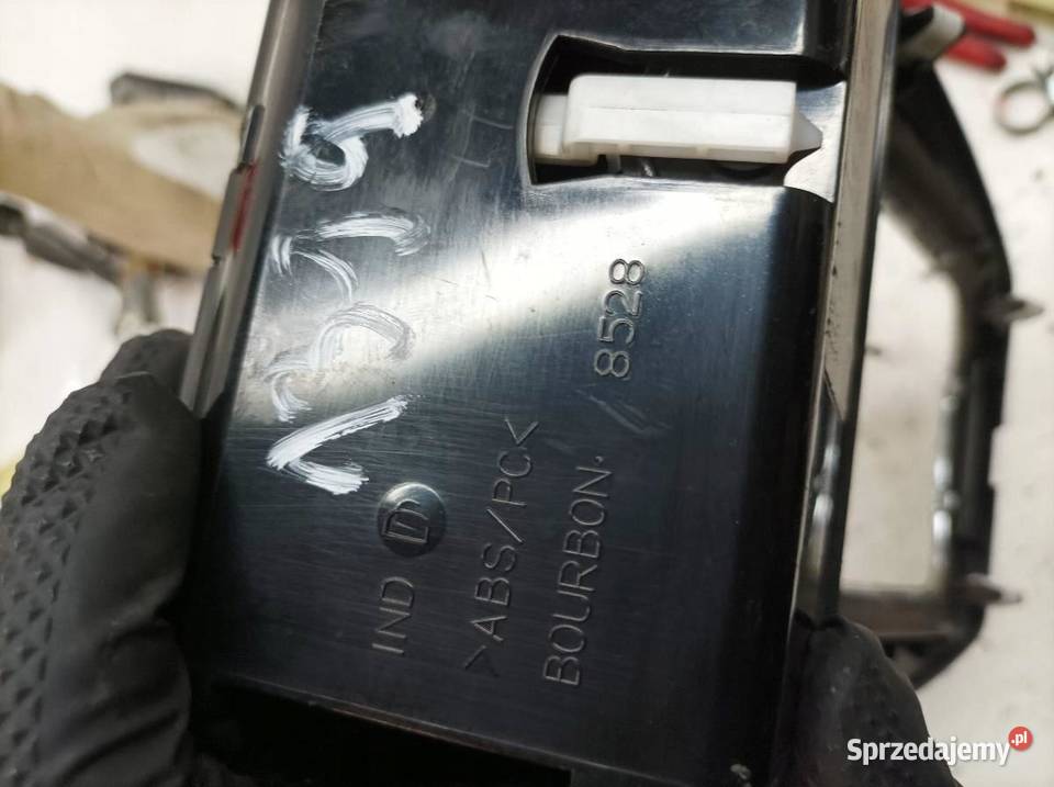 POPIELNICZKA DEKOR T25 Toyota Avensis II