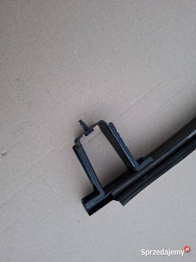 Uszczelka listwa zgarniająca ramy drzwi prawy osobowe