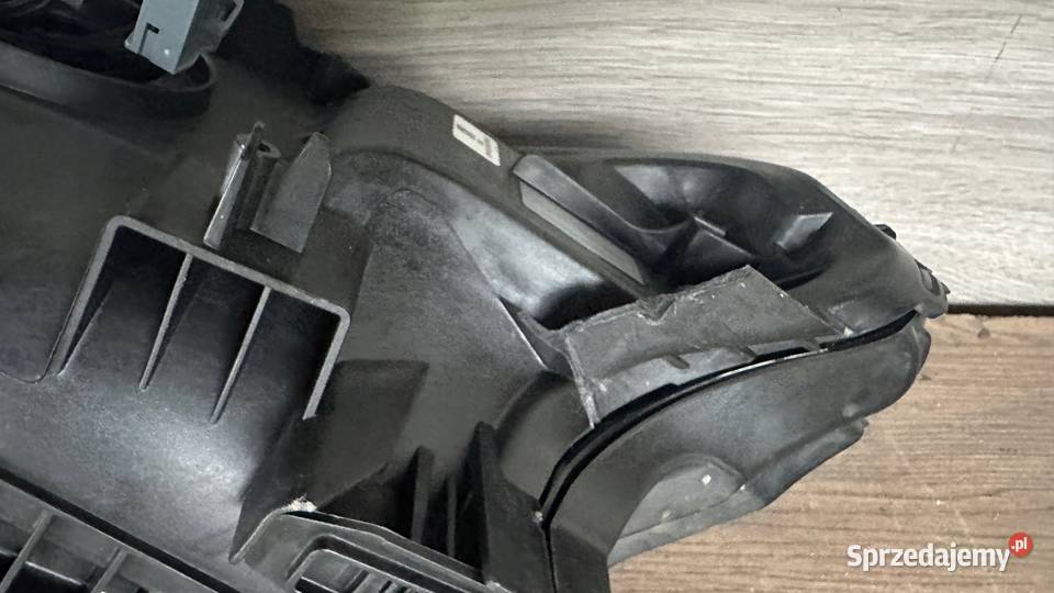 POLESTAR LAMPA LEWA EUROPEJSKA USZKODZONA Gorzów Wielkopolski sprzedam