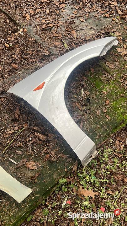 Błotnik prawy FORD Focus MK 1 srebrny osobowe Margonin