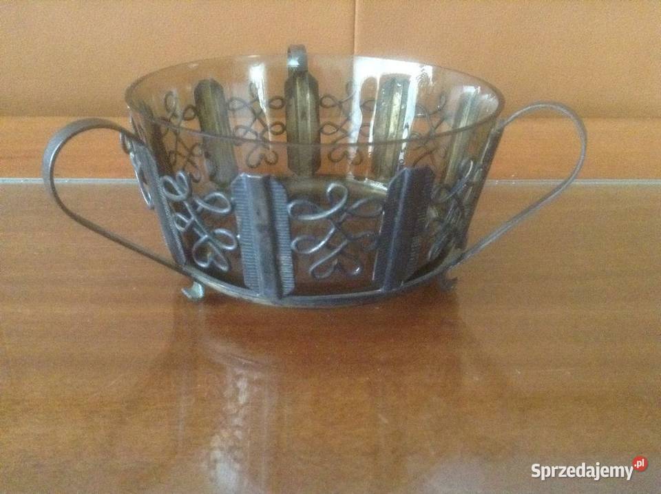 Stara cukiernica z metaloplastyki ze szklanym Opole