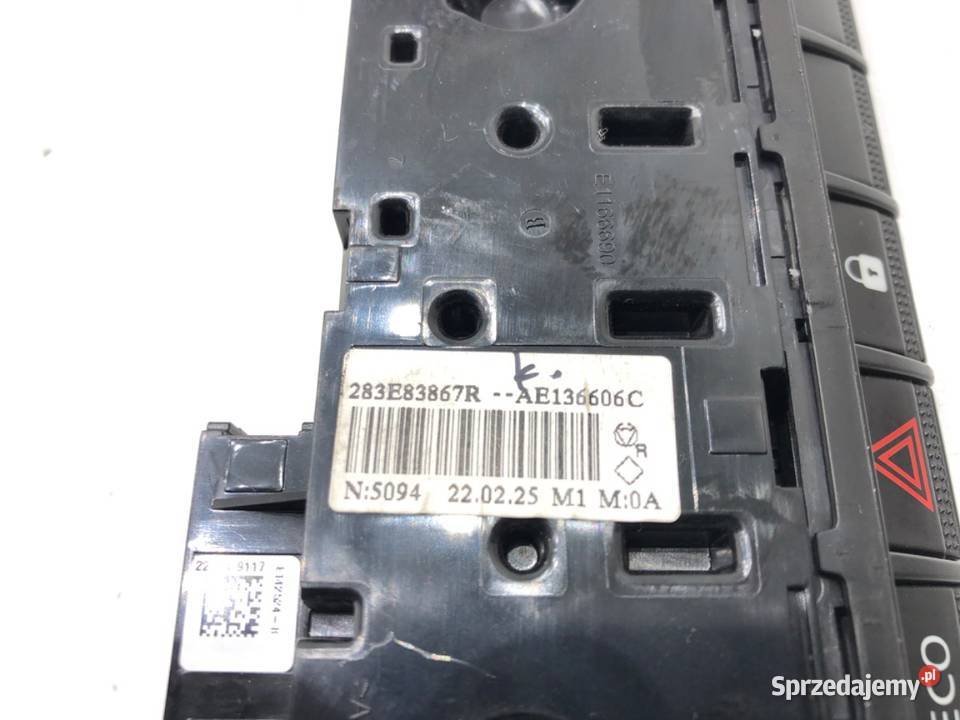 WŁĄCZNIK ŚWIATEŁ AWARYJNYCH RENAULT MASTER III