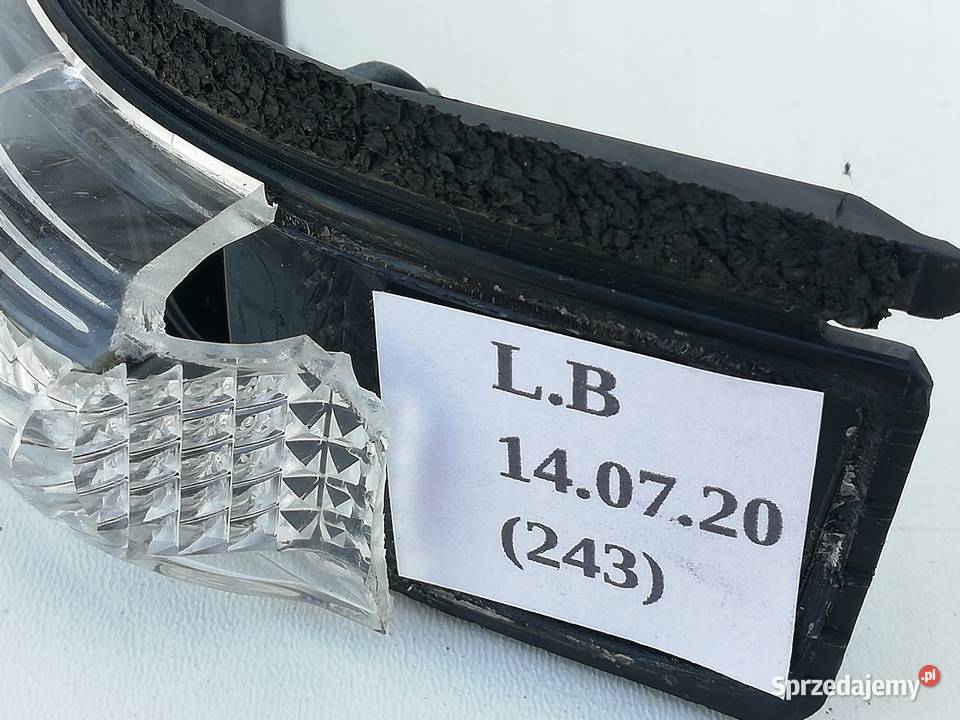 KIERUNKOWSKAZ LUSTERKA LEWY TOYOTA YARIS III wielkopolskie Nowy Tomyśl