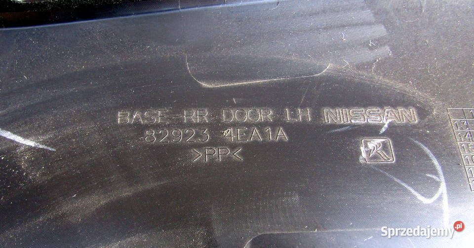 BOCZEK TAPICERKA DRZWI TYLNYCH LEWY PRAWY NISSAN osobowe