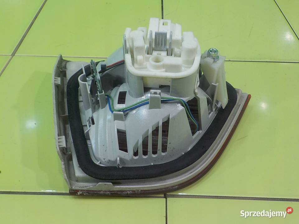 BMW 3 E90 LIFT 20 D 11r SEDAN 4D lampa prawa tyl osobowe