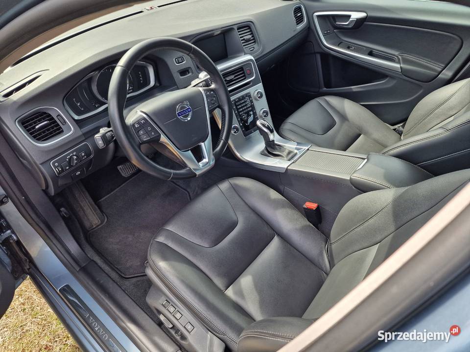 VOLVO V60 T4 SUMMUM 20 Benzyna 190 Zadbany wspomaganie kierownicy mazowieckie Lipówki