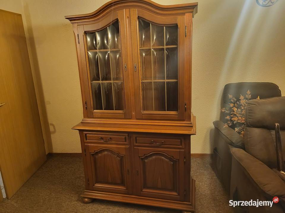 ładna witryna biblioteka orzechowa z szufladami Meble Sypniewo