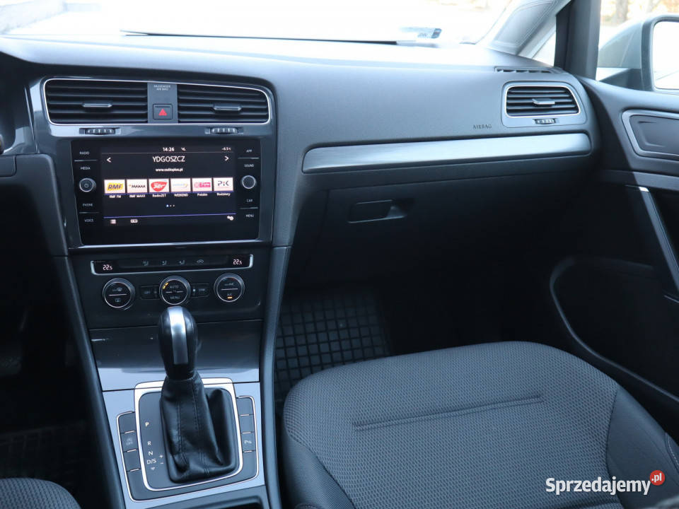 VW Golf 15 TSI światła do jazdy dziennej