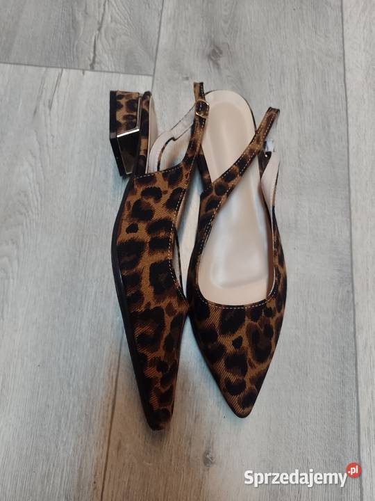 3940 Panterkowe baleriny wieczorowe z odkrytą