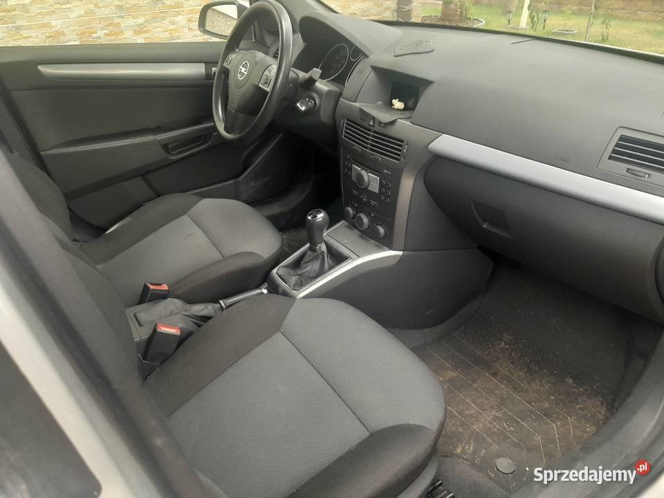 Opel Astra H 16 benzyna 105 2005r z de kombi 185 1596cm3 Wronki