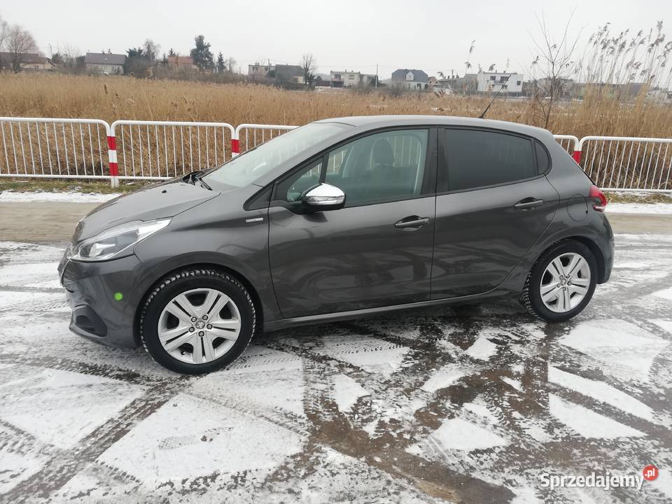 Peugeot 208 12 Etylina 2017 r Września