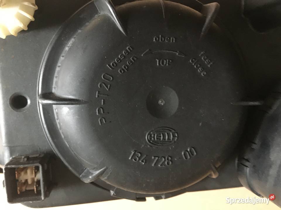 VW PASSAT B3 ORYGINALNA LAMPA HELLA PRAWA Lampy przednie sprzedam
