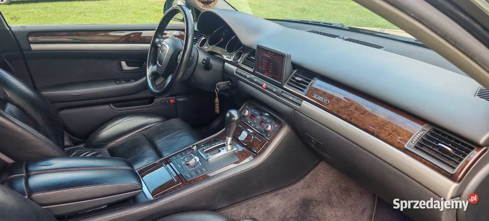 Audi A8 D3 42 350 187000 monitory lodówka stolik