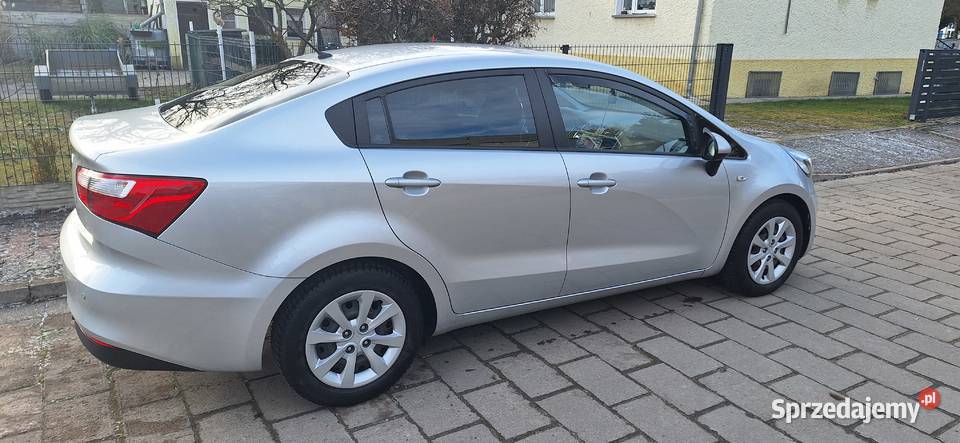 KIA RIO SUPER STAN Sedan 2017r benzyna bmały Krapkowice