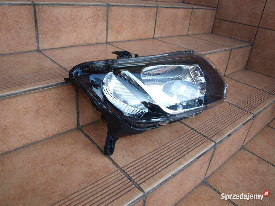Dacia Sandero II lampa prawa przód zwykła 2012 wielkopolskie