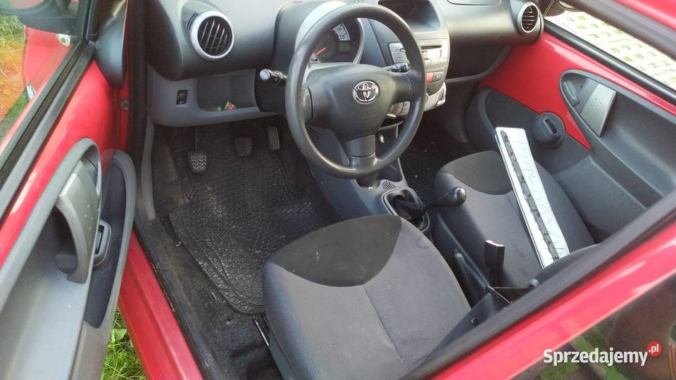 Toyota Aygo 5 drzwi 5d 2007 uszkodzona silnik 68KM