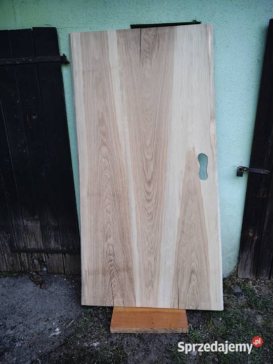 Drzwi dębowe z metalowymi okuciami Piła