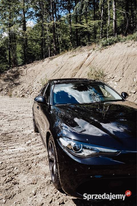 Na ślub Alfa Romeo GIULIA VELOCE TI 310 do ślubu Wynajem pojazdów Jasło