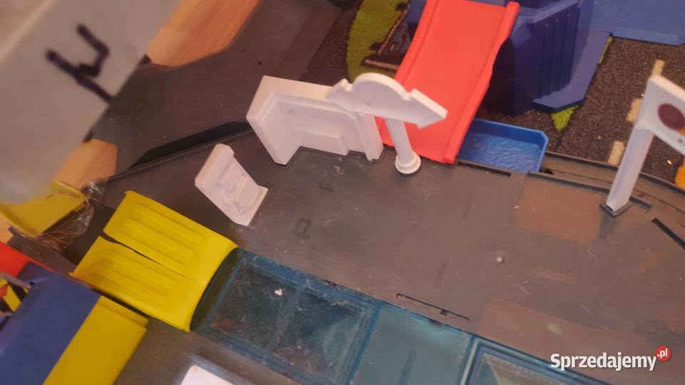 Parking majorette ogromny garaż centrum pościgu Książ Wielkopolski