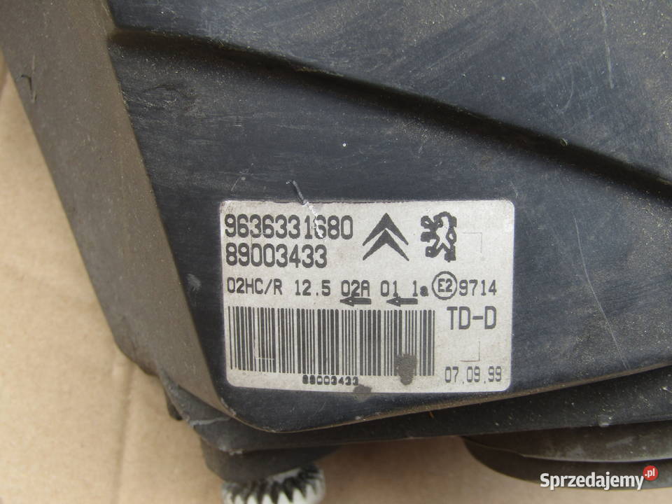 LAMPA PRZEDNIA PRAWA CITROEN SAXO 9904 Mysłaków sprzedam