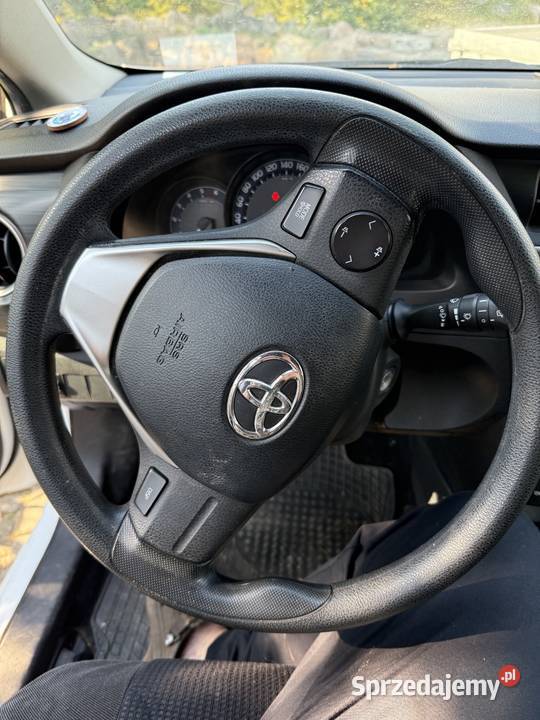 TOYOTA AURIS kombi 14 D salon bezwypadkowy jeden manualna Warszawa sprzedam