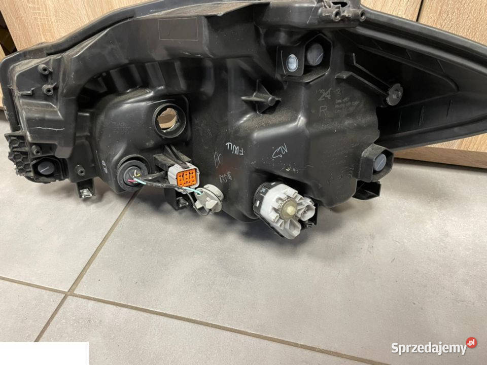 Suzuki Sx4 reflektor full Led prawy Kozubszczyzna