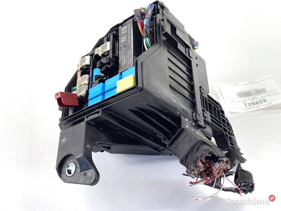 SKRZYNKA BEZPIECZNIKÓW LEXUS LBX 82644V2020