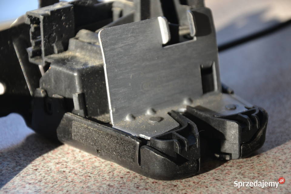 Zamek dociąg tylnek klapy bagażnika VOLVO sprzedam