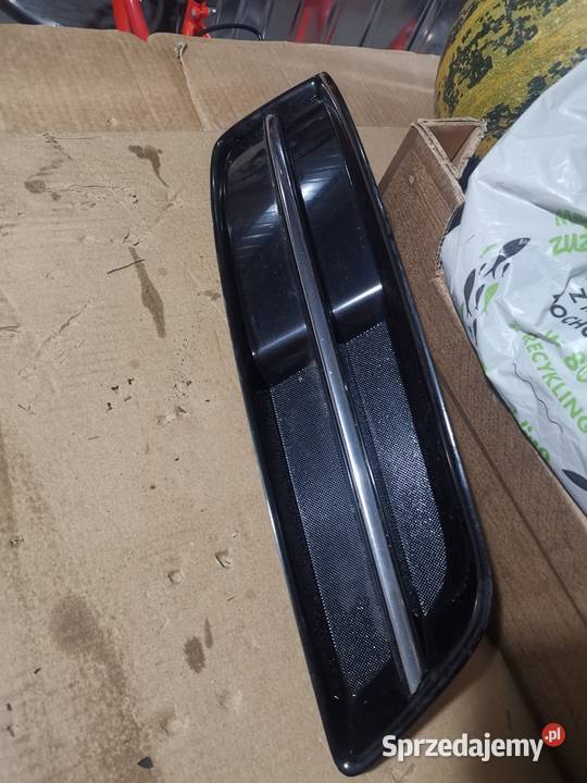 Zaślepka kratka atrapa halogenu zderzaka przód Atrapy