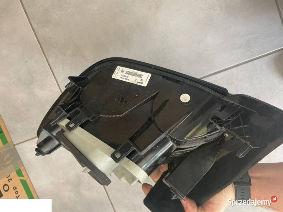 Peugeot 208 II lampa lewy tył Led Kozubszczyzna