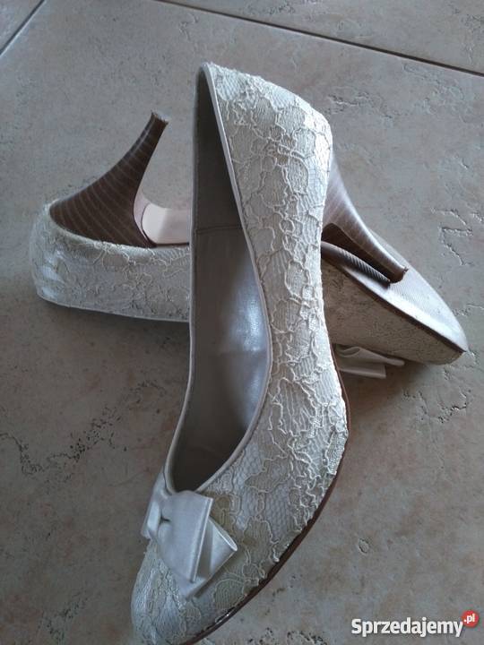 Zjawiskowa suknia ślubna Moda i Styl Gliwice