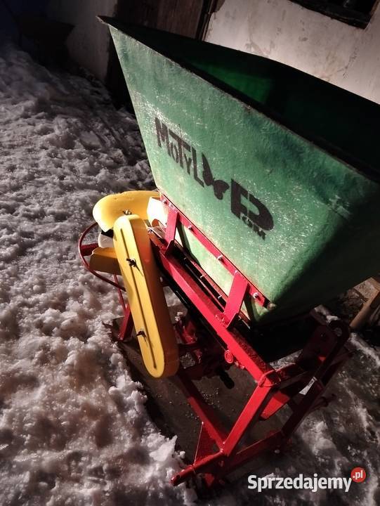 Sprzedam rozsiewacz motyl nieuszkodzony Rozsiewacze nawozów Huta Koszary