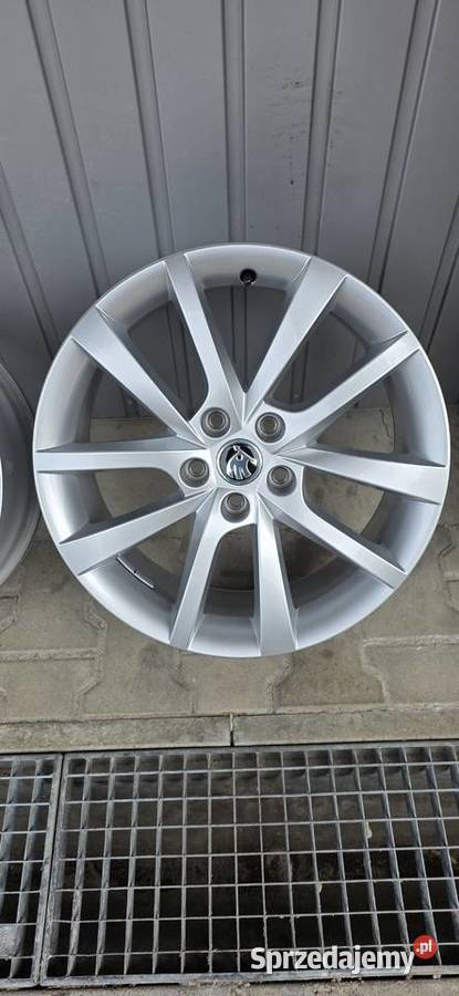 Oryginalne Felgi Skoda Kodiaq R18 KaroqModel Motoryzacja dolnośląskie Jelcz-Laskowice