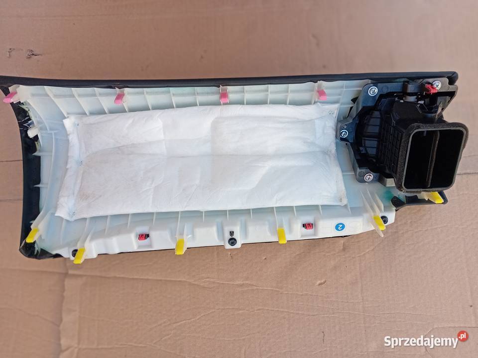 Kratka wentylacyjna prawa Lexus NX 300h przed Kanały powietrza Motoryzacja podlaskie Hajnówka