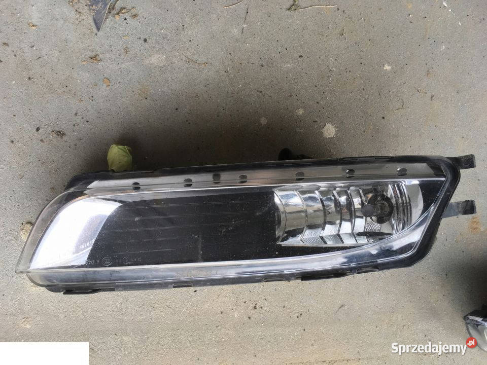 VOLKSWAGEN PASSAT B7 HALOGEN PRAWY 3C8941700 Kozubszczyzna